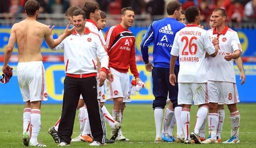 Club-Coach Dieter Hecking (2.v.l.) zeigte sich nach dem 2:0-Sieg gegen den FCK zufrieden