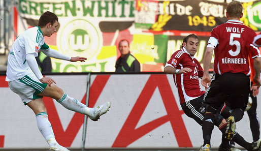 Edin Dzeko (l.) brachte Wolfsburg vergangene Saison in Nürnberg auf die Siegerstraße
