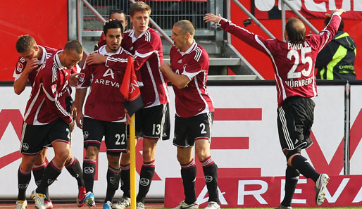 Die Nürnberger feiern das zwischenzeitliche 1:0 durch Ilkay Gündogan