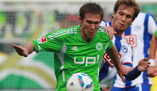 Alexander Hleb (l.) feierte sein Startelf-Debüt für den VfL Wolfsburg gegen Hertha BSC