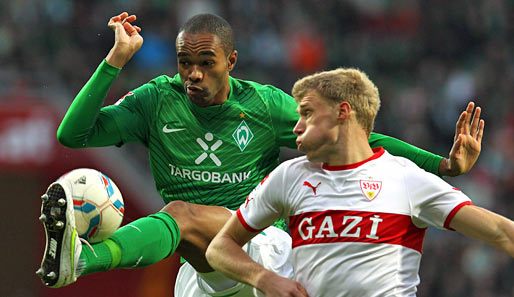 Naldo (l.) stand bei Werder Bremen wieder in der Startelf und traf prompt per Freistoß zum 2:0