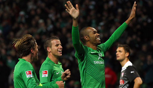Naldo (r.) war der umjubelte Werder-Spieler beim Heimsieg gegen den VfB Stuttgart