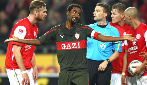 Für Cacau (M.) und den VfB Stuttgart gab es im Hinspiel nichts zu holen