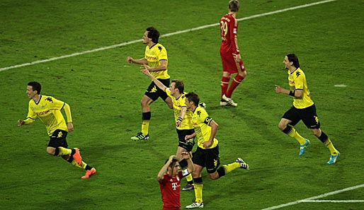 Dortmunds Spieler feiern Lewandowskis 1:0 - Lahm (u.) und Kroos (o.) sind entsetzt