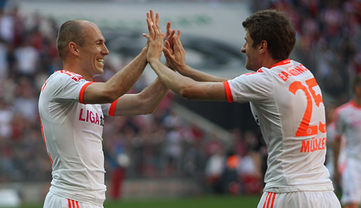 Arjen Robben und Thomas Müller zelebrieren den lockeren Sieg gegen Stuttgart