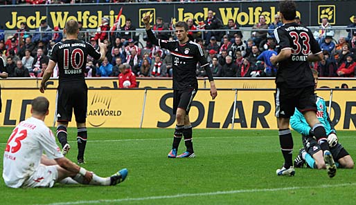 Thomas Müller (M.) brachte den FC Bayern in Köln in Führung