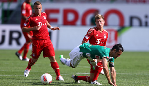 Sherdan Shaqiri (k.) debütierte gegen Greuther Fürth in der Bundesliga