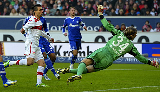 Matchwinner Vedad Ibisevic (l.) traf nach seinem frühen Führungstor drei Mal gegen Schalke