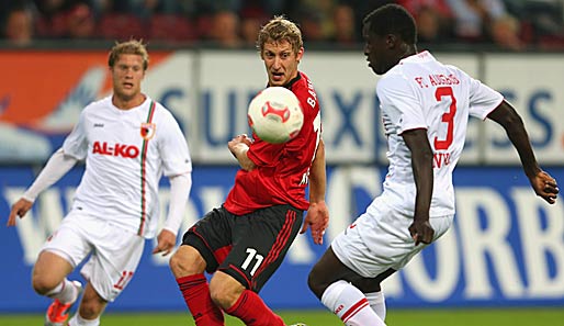 Leverkusens Stürmer Stefan Kießling (M.) traf in dieser Saison bislang 14 Mal