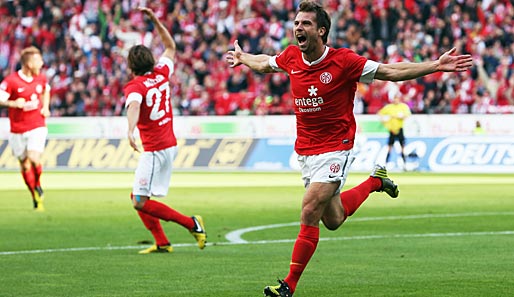 Andreas Ivanschitz erzielt das kuriose 1:0 gegen den FC Augsburg