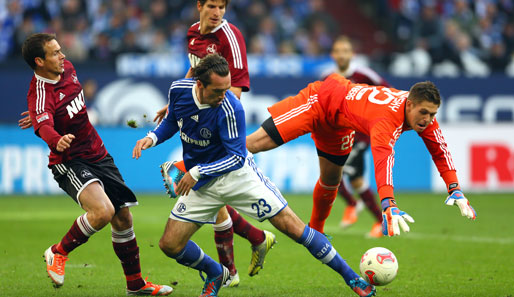 Patrick Rakovsky (r.) stand gegen Schalke im Tor der Nürnberger