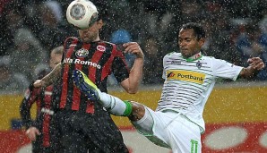 Gladbach mit Raffael (r.) kam im strömenden Regen besser zurecht als Eintracht Frankfurt