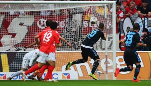 Pierre-Michel Lasogga erzielte in dieser Saison 13 Tore für den HSV - zehn davon auswärts
