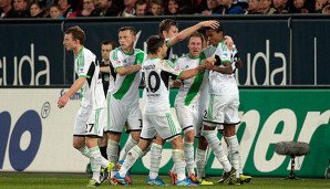 Der VfL Wolfsburg holt in Augsburg einen 2:1-Sieg und klettert in die obere Tabellenhälfte