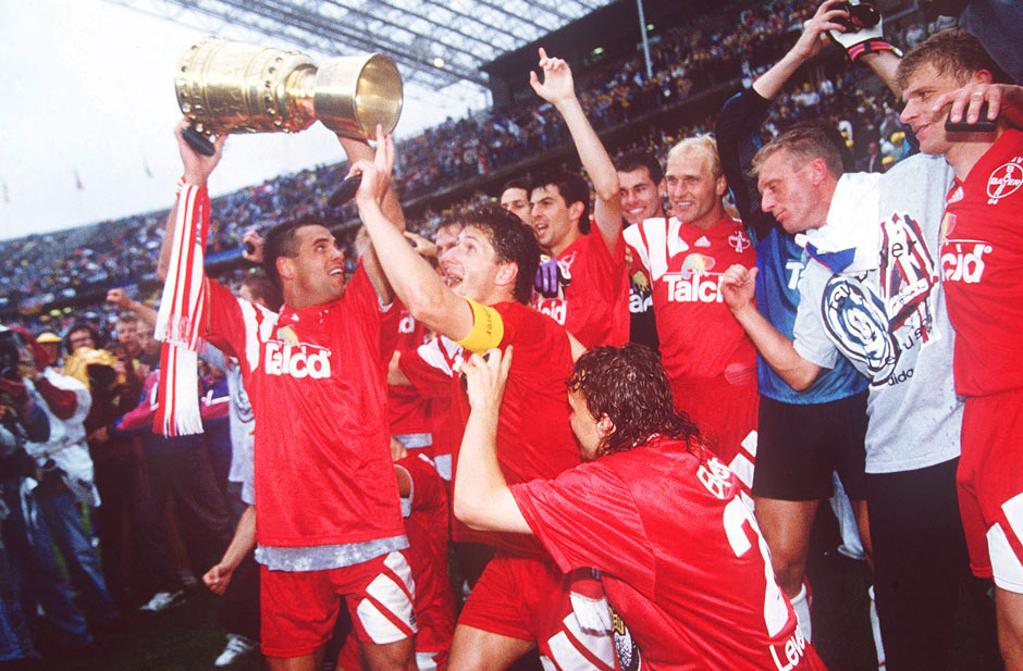 Der größte Erfolg: 1993 errang die Werkself den DFB-Pokal - bis heute die einzige nationale Trophäe für die Leverkusener