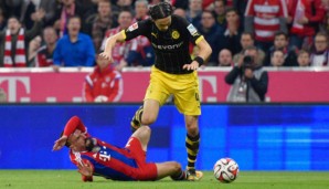 Neven Subotic im Duell mit Franck Ribery, an dem der Dortmunder den Elfmeter verursacht hat