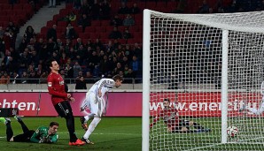 Der Leverkusener Dosenöffner: Stefan Kießling gelang nach Wiederanpfiff ein Blitz-Treffer