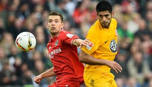 Carlos Zambrano (r.) und Co. sichern sich gegen Hannover 96 drei wichtige Punkte