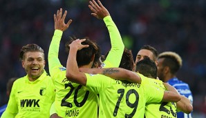 Der FC Augsburg verlässt mit dem späten Sieg gegen Schalke 04 die Abstiegszone