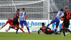 Salomon Kalou erzielt das 1:0 für Hertha BSC gegen den Hamburger SV
