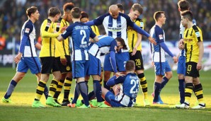 Nach der Szene zwischen Weiser und Dembele kam es zwischen Hertha und dem BVB zu einer Rudelbildung