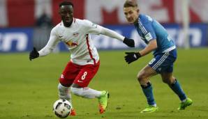 Naby Keita gastiert mit RB Leipzig beim Hamburger SV mit Lewis Holtby