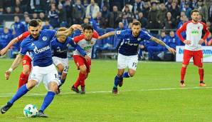 Der FC Schalke reist zum FC Augsburg.