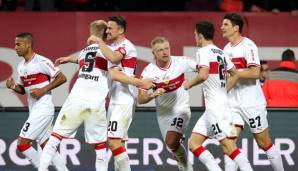 Timo Baumgartl (M.) feiert den Führungstreffer für den VfB Stuttgart.