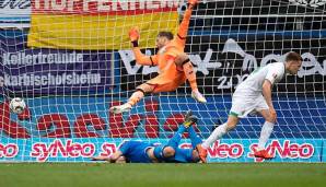 Der entscheidende Moment des Spiels: Werders Johannes Eggestein steigt höher als Hoffenheims Ermin Bicakcic und trifft zum 1:0.