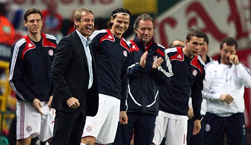 Wechselspielchen: Trainer Klinsmann (2.v.l.) gibt einigen Bankspielern eine Chance gegen Sporting
