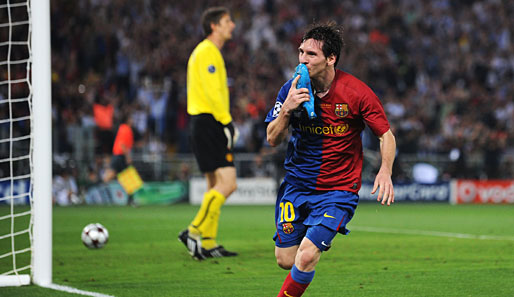 Lionel Messi erzielte das 2:0 per Kopf und küsste hinterher seinen Schuh