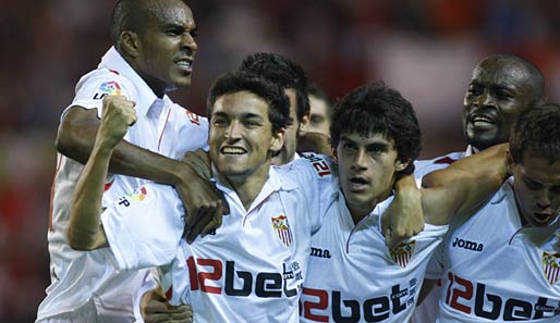 Jesus Navas (2.v.l.) war einer der Torschützen beim 2:1 des FC Sevilla gegen Real Madrid