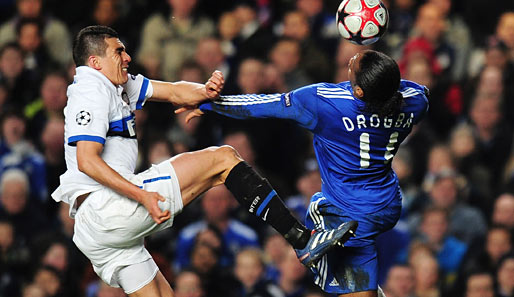 Wie beim Ballett: Inter Mailands Lucio (l.) und Didier Drogba vom FC Chelsea beim Kampf um den Ball