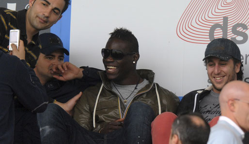 Inter-Stürmer Mario Balotelli (M) saß zuletzt auf der Tribüne