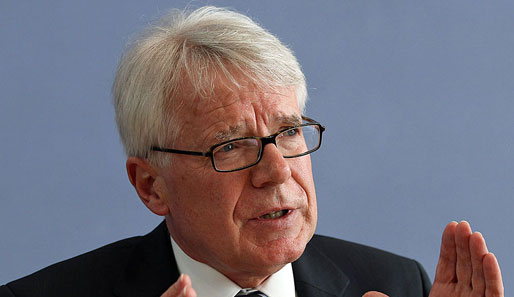 DFL-Präsident Reinhard Rauball zeigt sich begeistert von der Leistung der Bayern