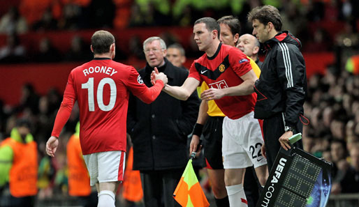Sir Alex Ferguson (2.v.l.) muss Kritik an dem Einsatz von Wayne Rooney hinnehmen