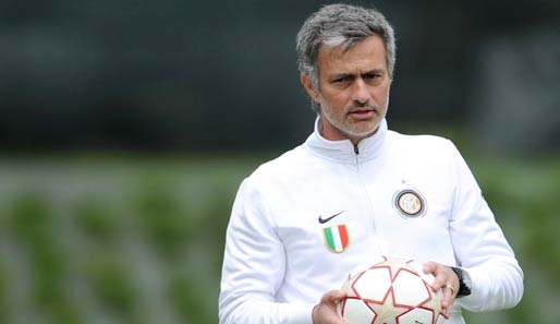 Inter Trainer Jose Mourinho heizt vor dem Endspiel die Stimmung an