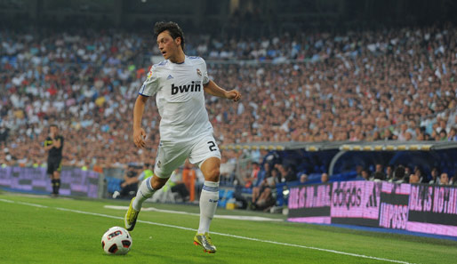 Bei seinem Startelf-Debüt für Real wurde Mesut Özil mit Standing Ovations verabschiedet