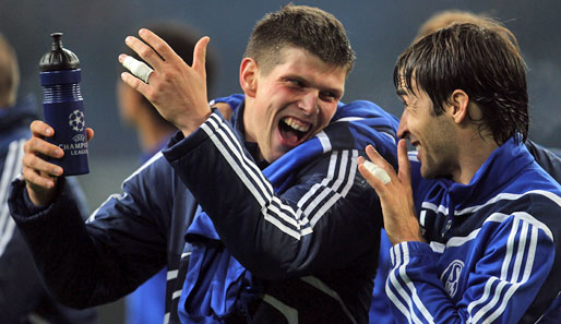 Huntelaar und Raul haben gut lachen: Schalke ist bereits für das Achtelfinale qualifiziert