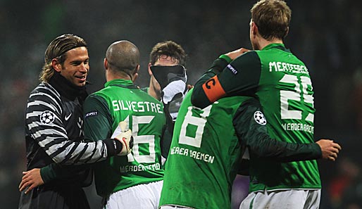 Die Bremer Spieler feiern den lockeren 3:0-Sieg gegen Inter Mailand