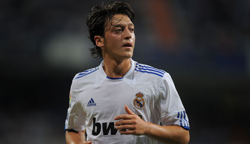 Mesut Özil gilt als Hoffnungsträger in der Champions-League-Partie gegen Olympique Lyon