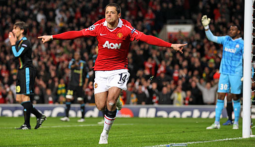 Javier Hernandez (M.) brachte Manchester United mit seinem ersten Doppelpack auf die Siegerstraße