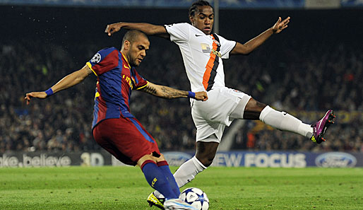 Dani Alves (l.) erzielte das zwischenzeitliche 2:0 für Barcelona gegen Schachtjor Donezk