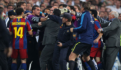 Nach den Ausschreitungen beim Spiel Real gegen Barcelona leitet die UEFA ein Verfahren ein