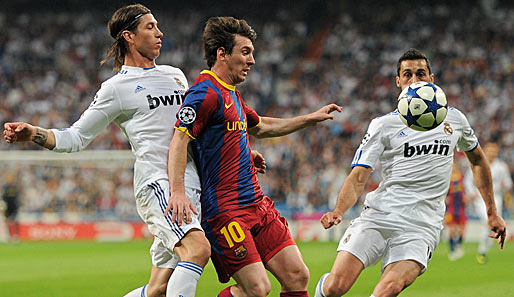 Lionel Messi (M.) erzielte seine Tore zehn und elf in der laufenden Champions-League-Saison