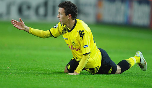 Szene mit Symbolcharakter: Borussia Dortmunds Ivan Perisic auf dem Boden