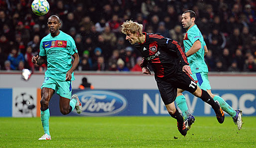Leverkusens Stefan Kießling (M.) kam im Hinspiel gegen Barcelona erst in der 77. Minute ins Spiel