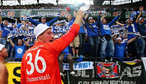 Beim Derby gegen Borussia Dortmund versöhnten sich die Schalker Anhänger mit Lars Unnerstall