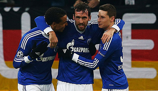 Christian Fuchs (M.) erzielte das spielentscheidende 1:0 für Schalke