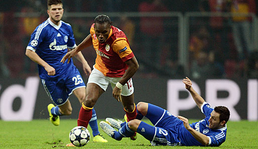 Didier Drogba (M.) kam am Mittwoch in der Champions League gegen Schalke 04 zum Einsatz